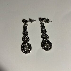 Avon vintage dangle silver tone rhinestone drop pierced earrings.